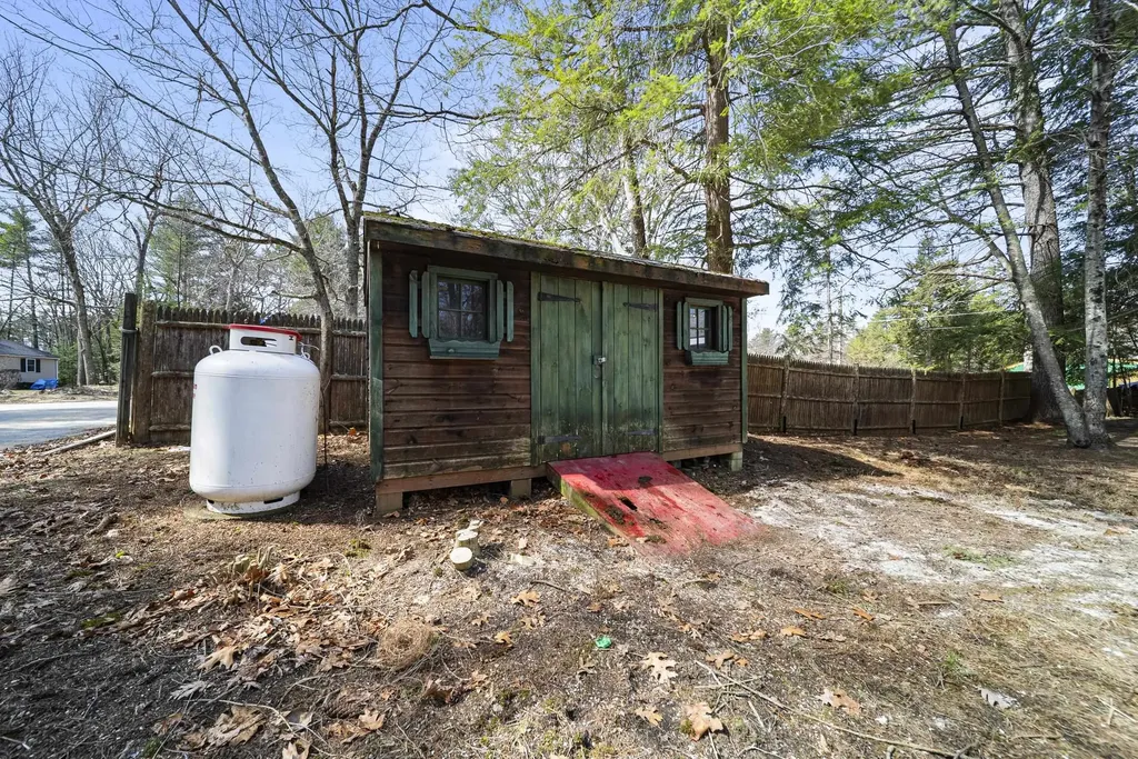 74 Riverside Drive Fremont NH 03044