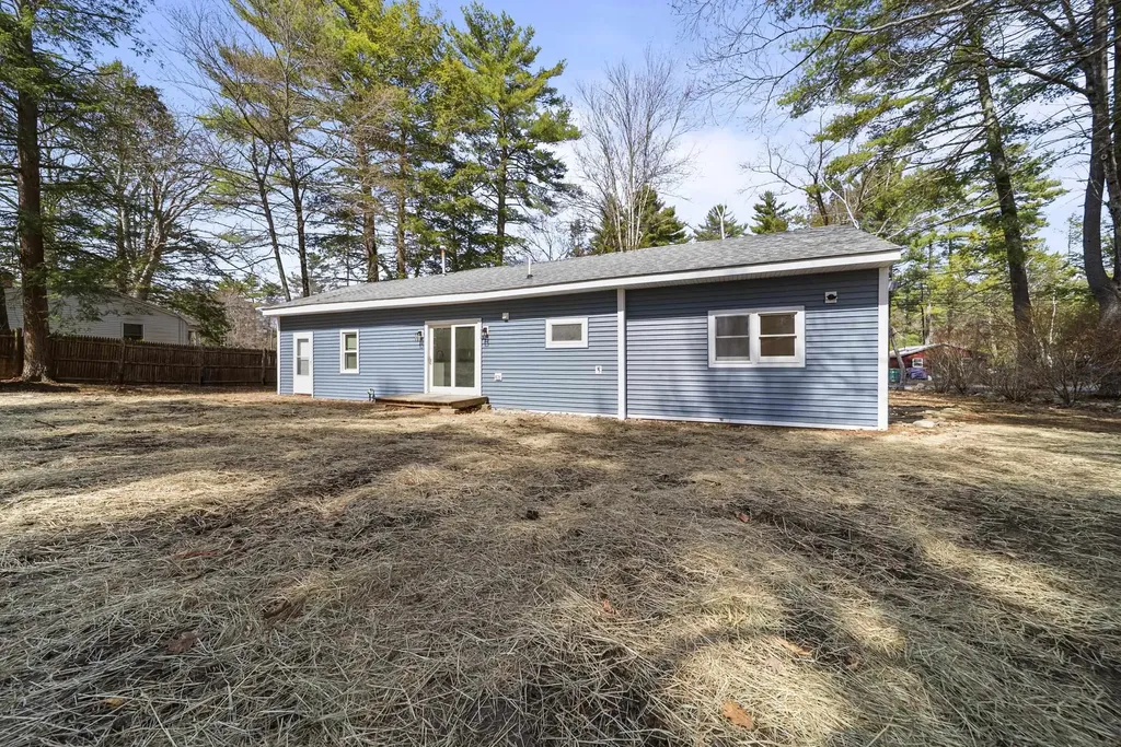74 Riverside Drive Fremont NH 03044