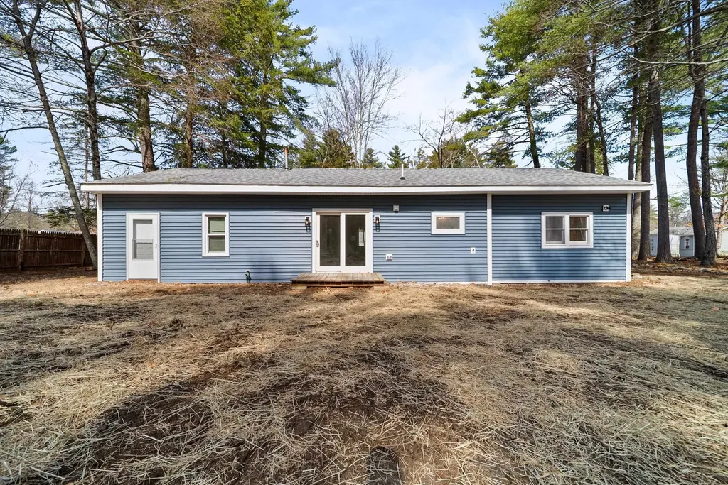 74 Riverside Drive Fremont NH 03044