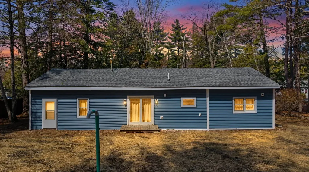 74 Riverside Drive Fremont NH 03044