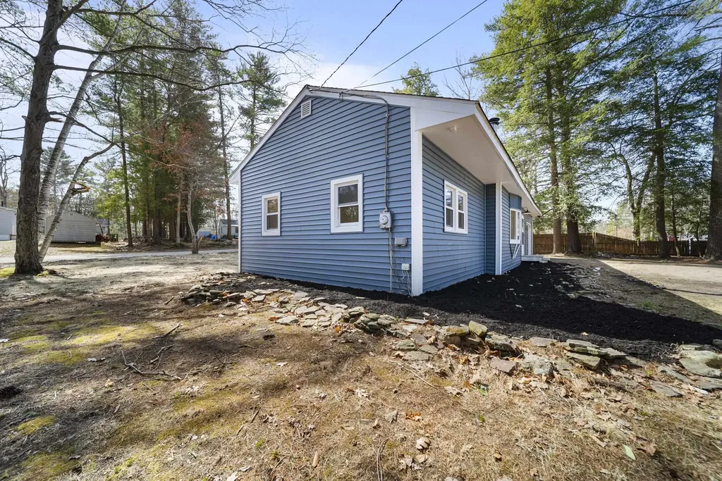 74 Riverside Drive Fremont NH 03044
