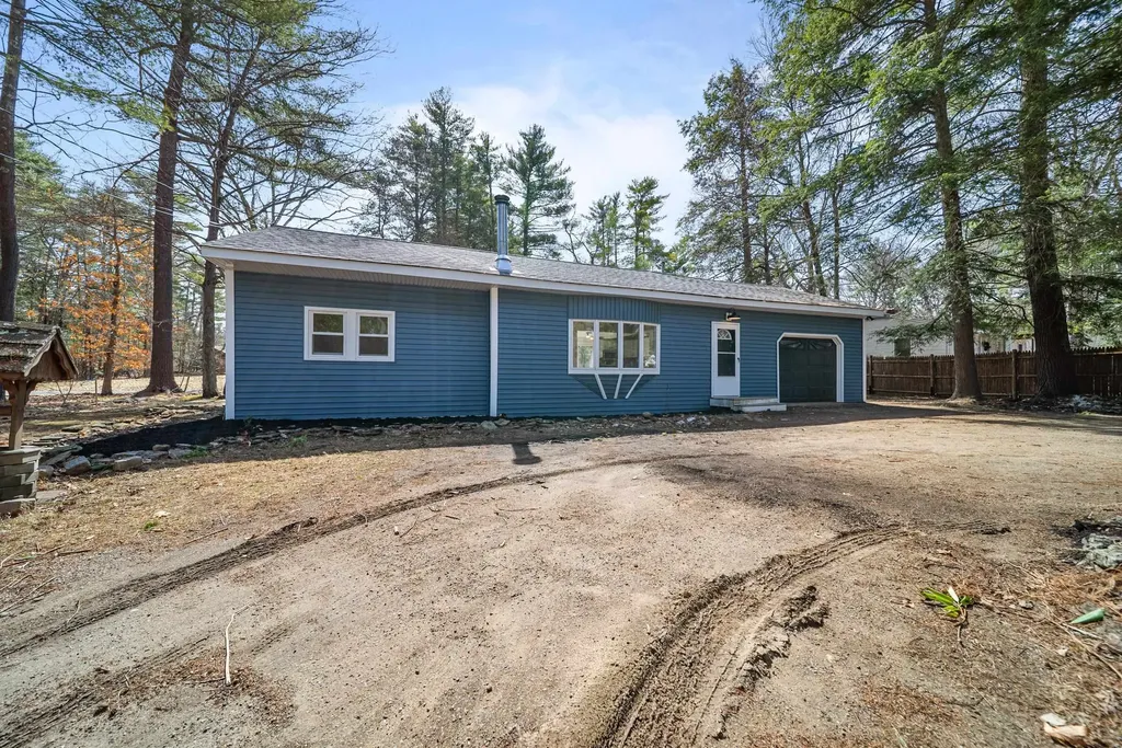 74 Riverside Drive Fremont NH 03044