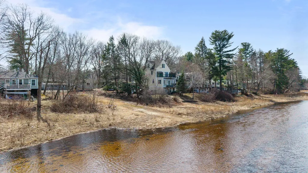 74 Riverside Drive Fremont NH 03044