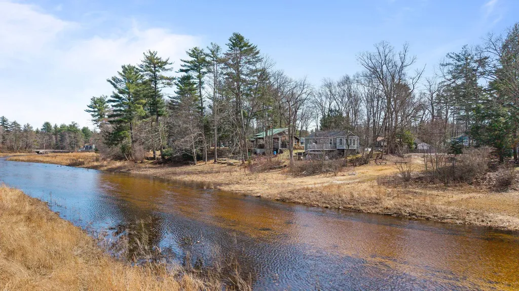 74 Riverside Drive Fremont NH 03044