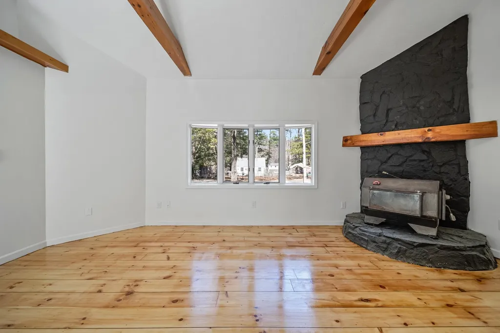 74 Riverside Drive Fremont NH 03044