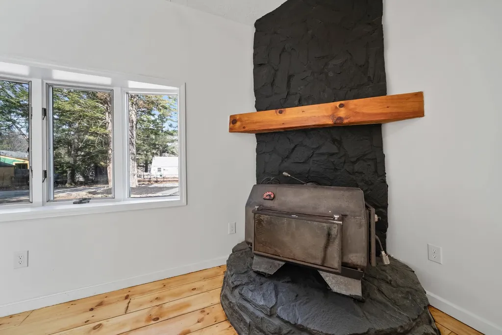 74 Riverside Drive Fremont NH 03044