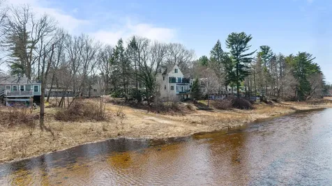 74 Riverside Drive Fremont NH 03044