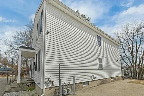 479 Lake Avenue Manchester NH 03103