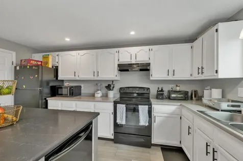 479 Lake Avenue Manchester NH 03103