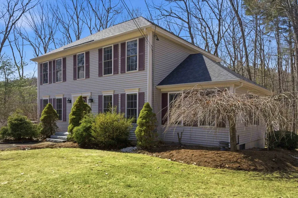 64 Peppermint Street Goffstown NH 03045
