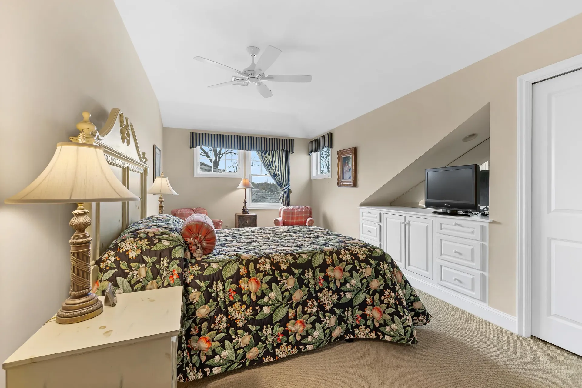 8 Campbells Lane New Castle NH 03854