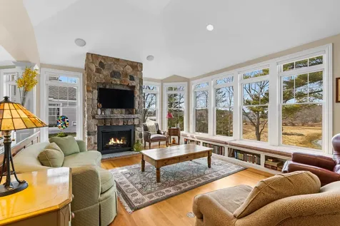 8 Campbells Lane New Castle NH 03854