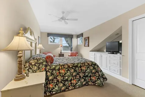 8 Campbells Lane New Castle NH 03854