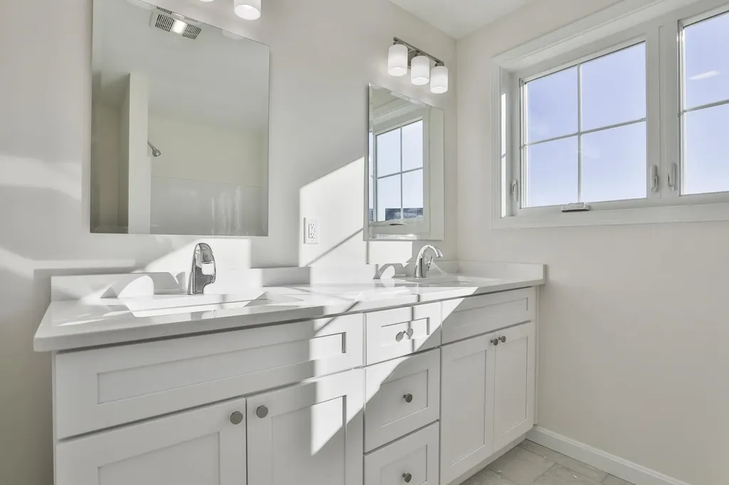 63 Crestview Way Raymond NH 03077