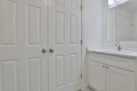 63 Crestview Way Raymond NH 03077