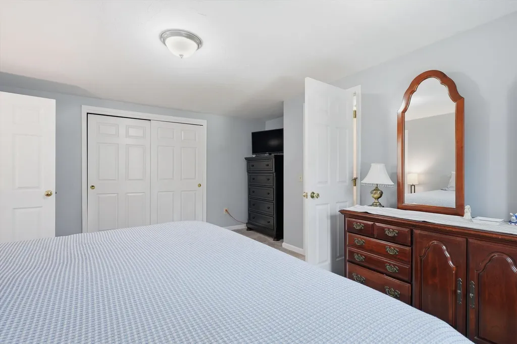 87 Overledge Extension Derry NH 03038