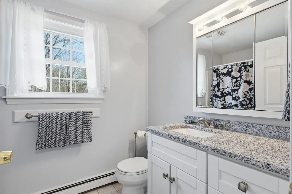 87 Overledge Extension Derry NH 03038