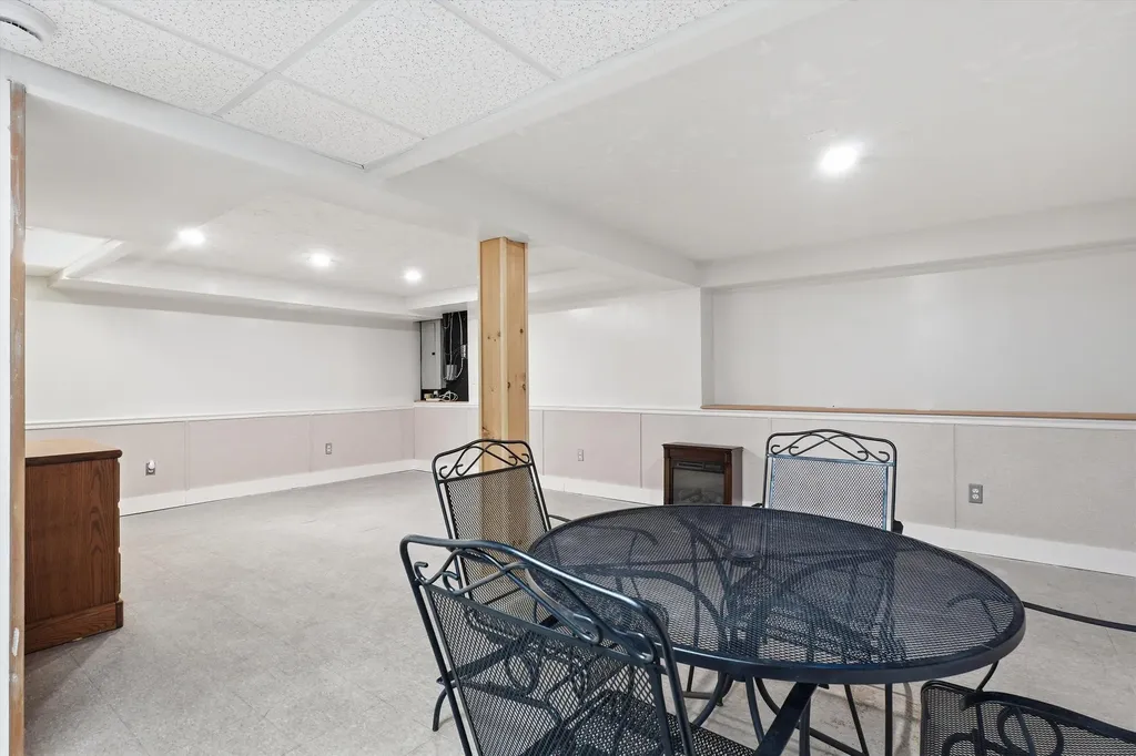 87 Overledge Extension Derry NH 03038