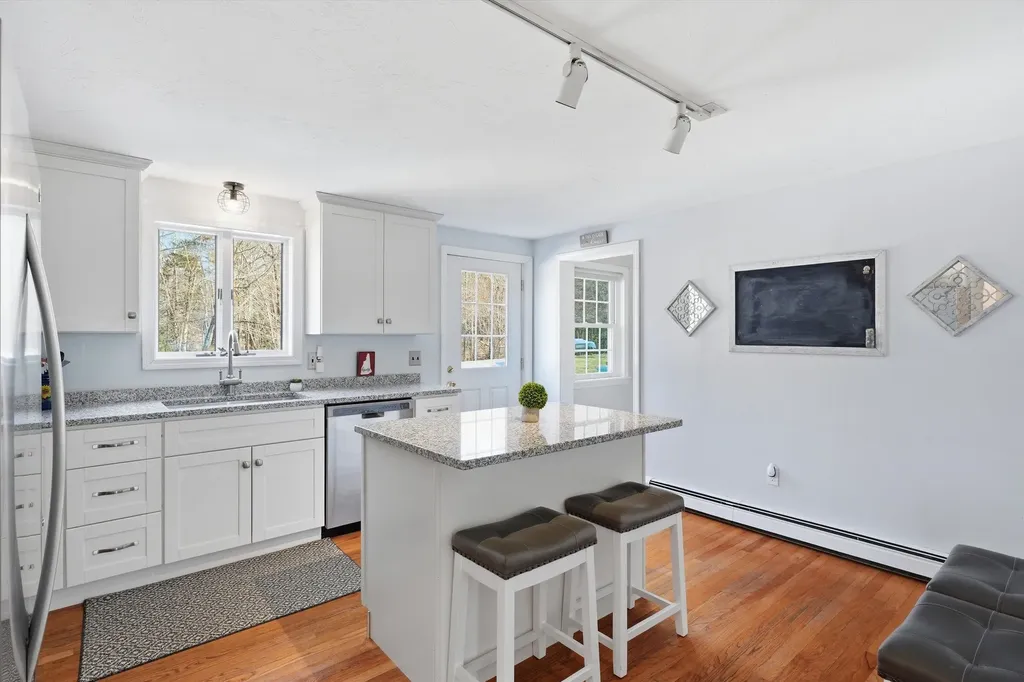 87 Overledge Extension Derry NH 03038