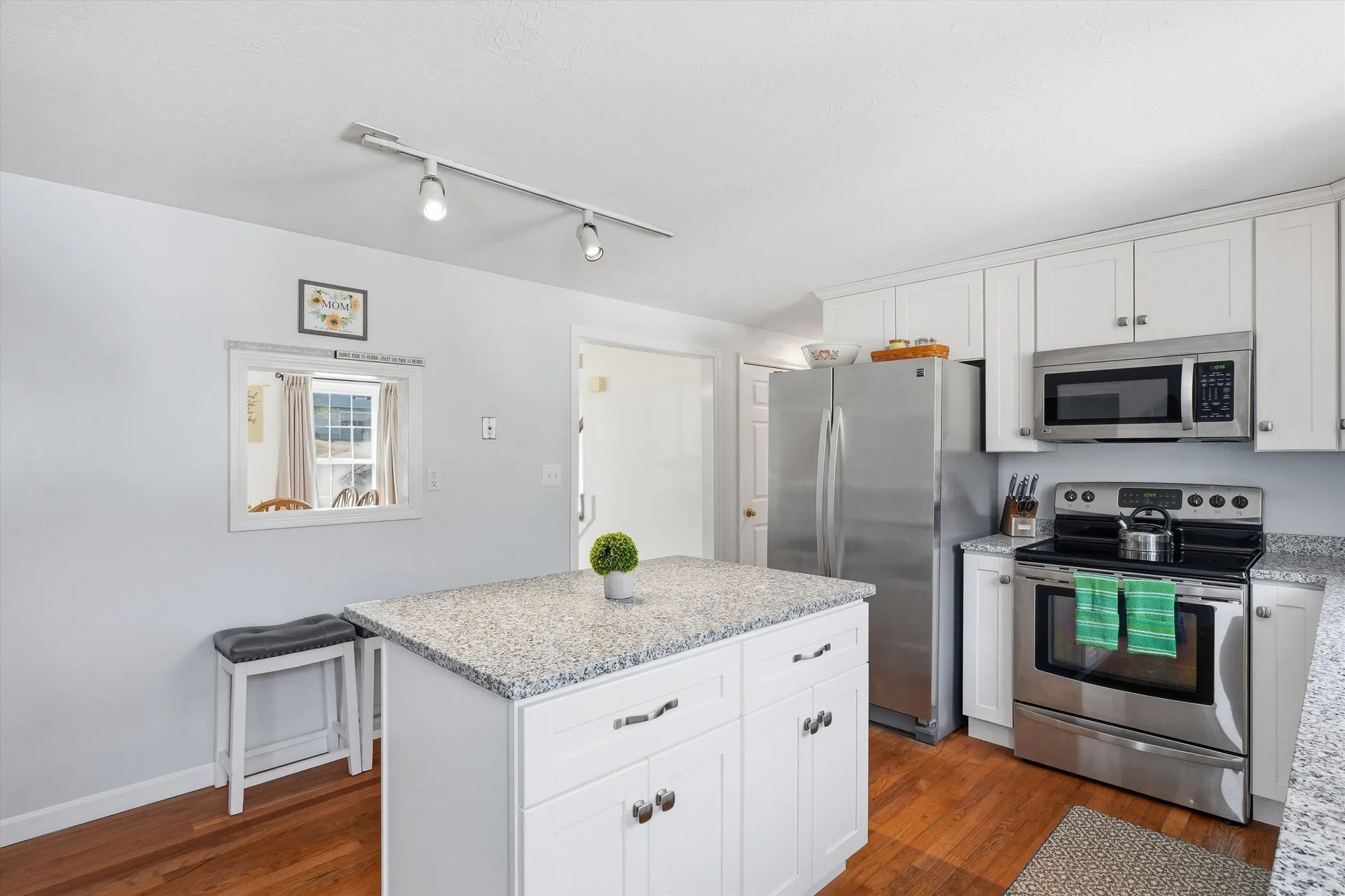 87 Overledge Extension Derry NH 03038