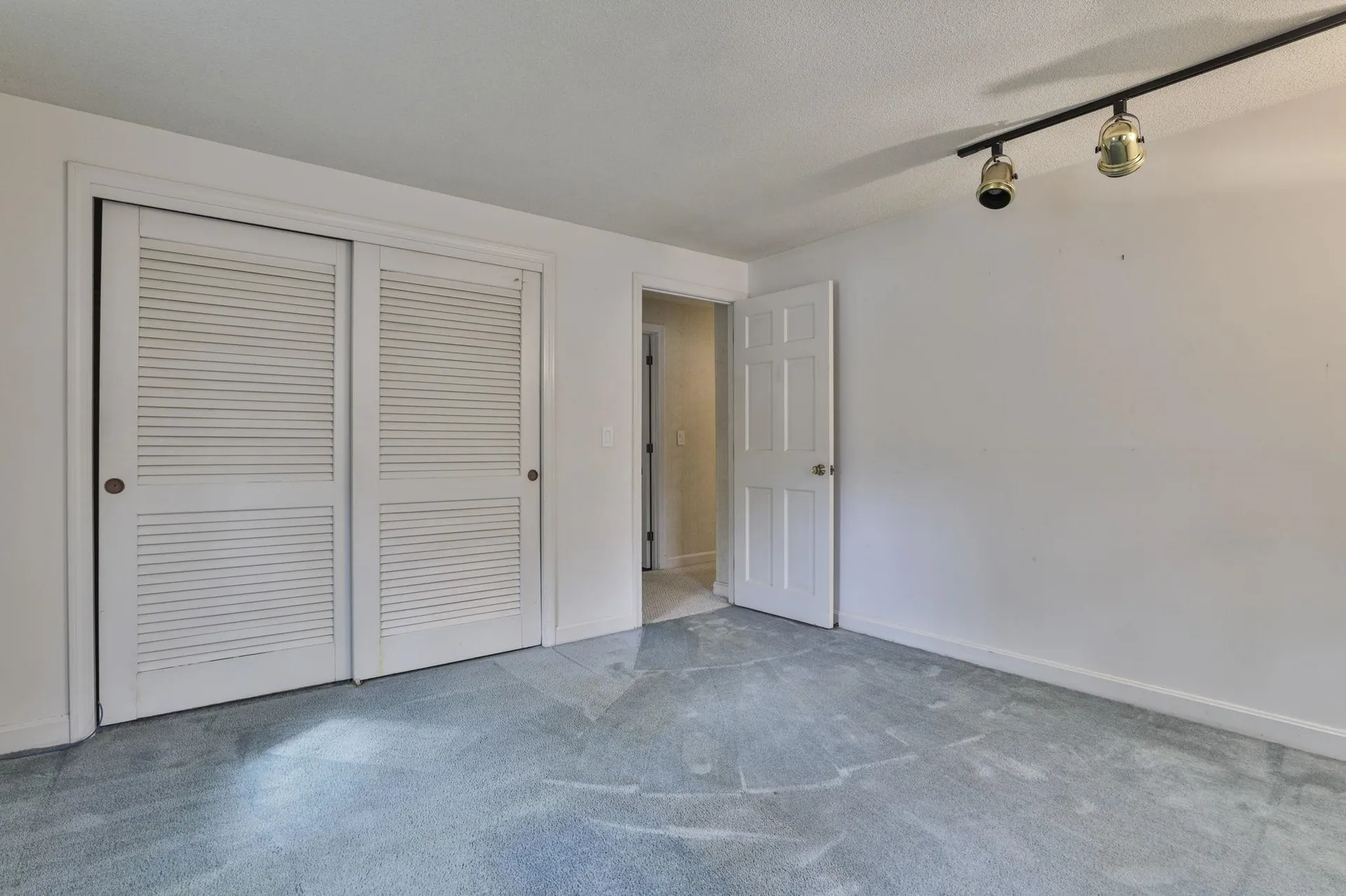 77 Dunbarton Drive Nashua NH 03063