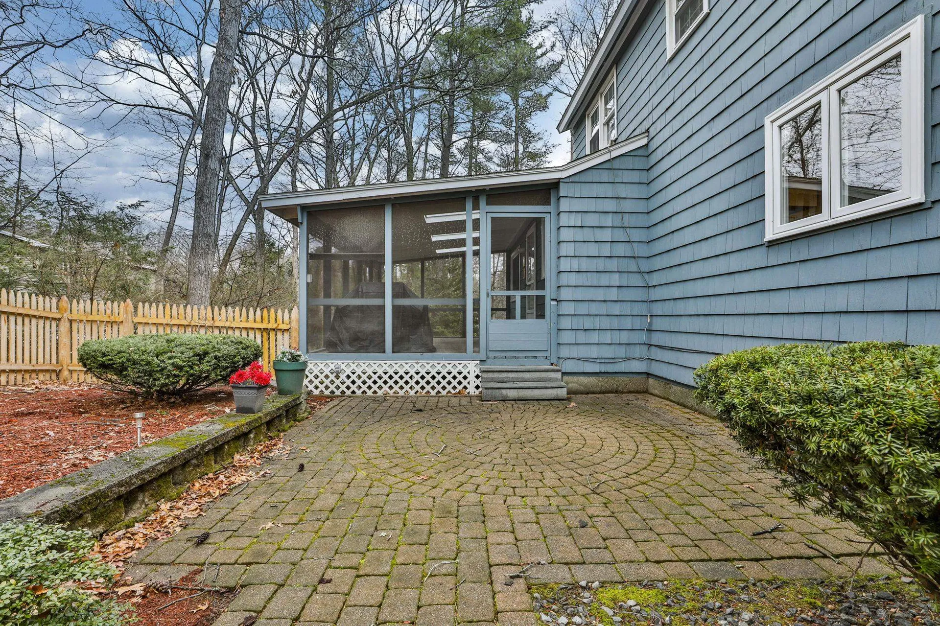 77 Dunbarton Drive Nashua NH 03063