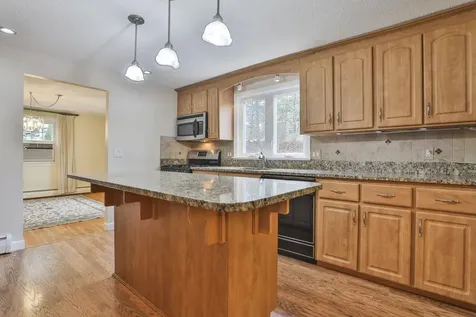 77 Dunbarton Drive Nashua NH 03063