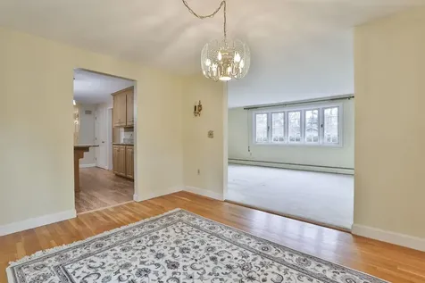 77 Dunbarton Drive Nashua NH 03063