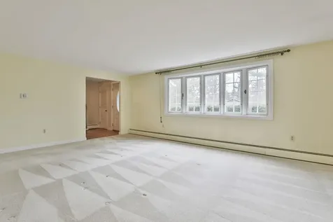 77 Dunbarton Drive Nashua NH 03063