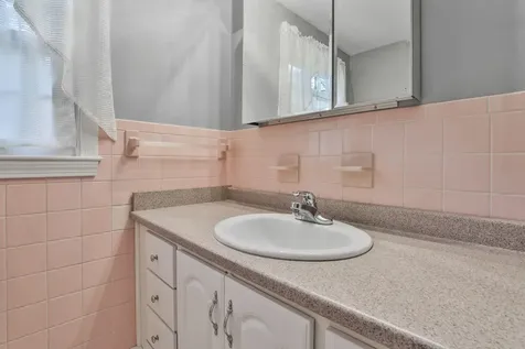 77 Dunbarton Drive Nashua NH 03063