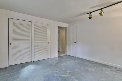 77 Dunbarton Drive Nashua NH 03063
