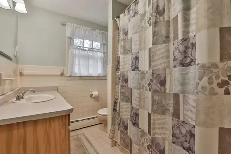 77 Dunbarton Drive Nashua NH 03063