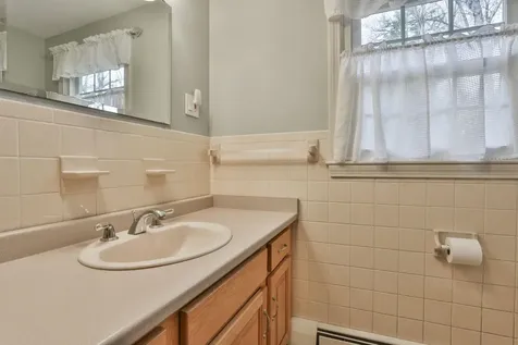 77 Dunbarton Drive Nashua NH 03063