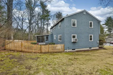77 Dunbarton Drive Nashua NH 03063