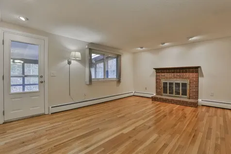77 Dunbarton Drive Nashua NH 03063