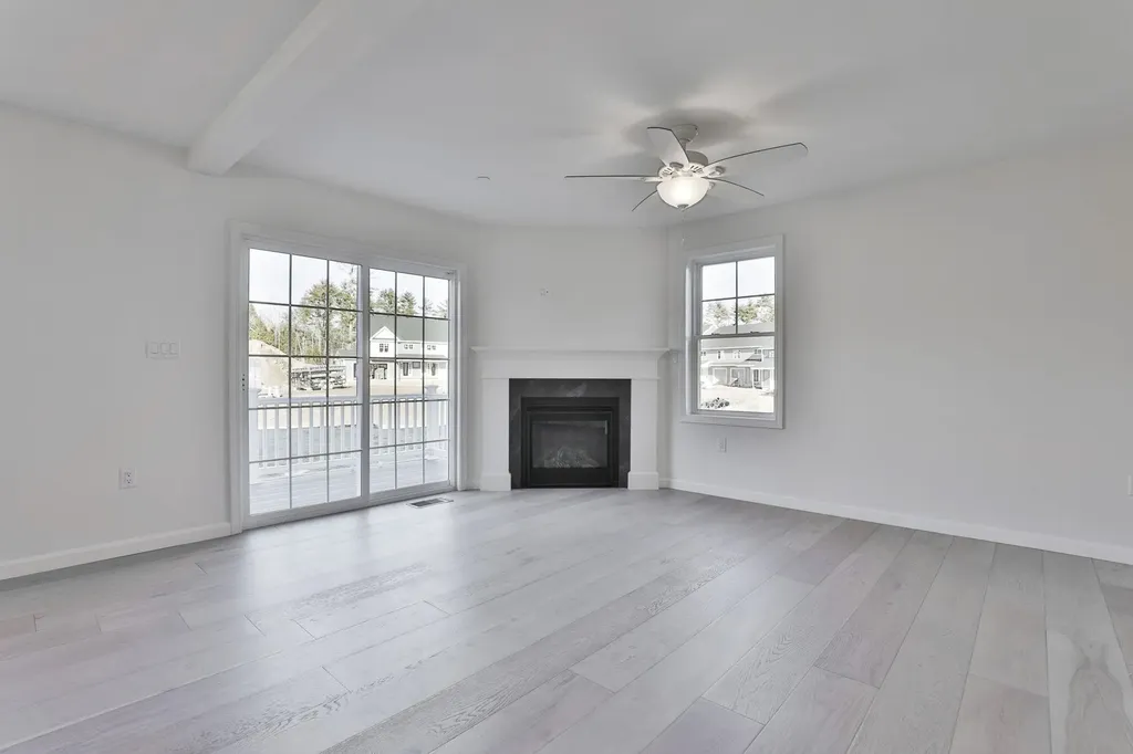 61 Crestview Way Raymond NH 03077