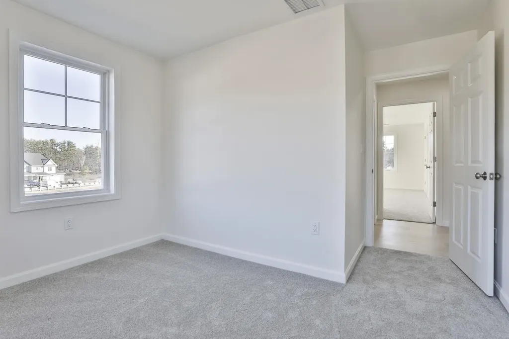 61 Crestview Way Raymond NH 03077