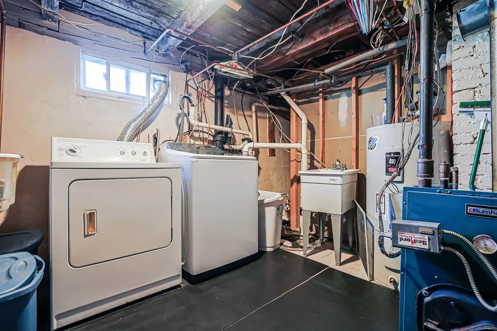 29 Hamburg Street Manchester NH 03102