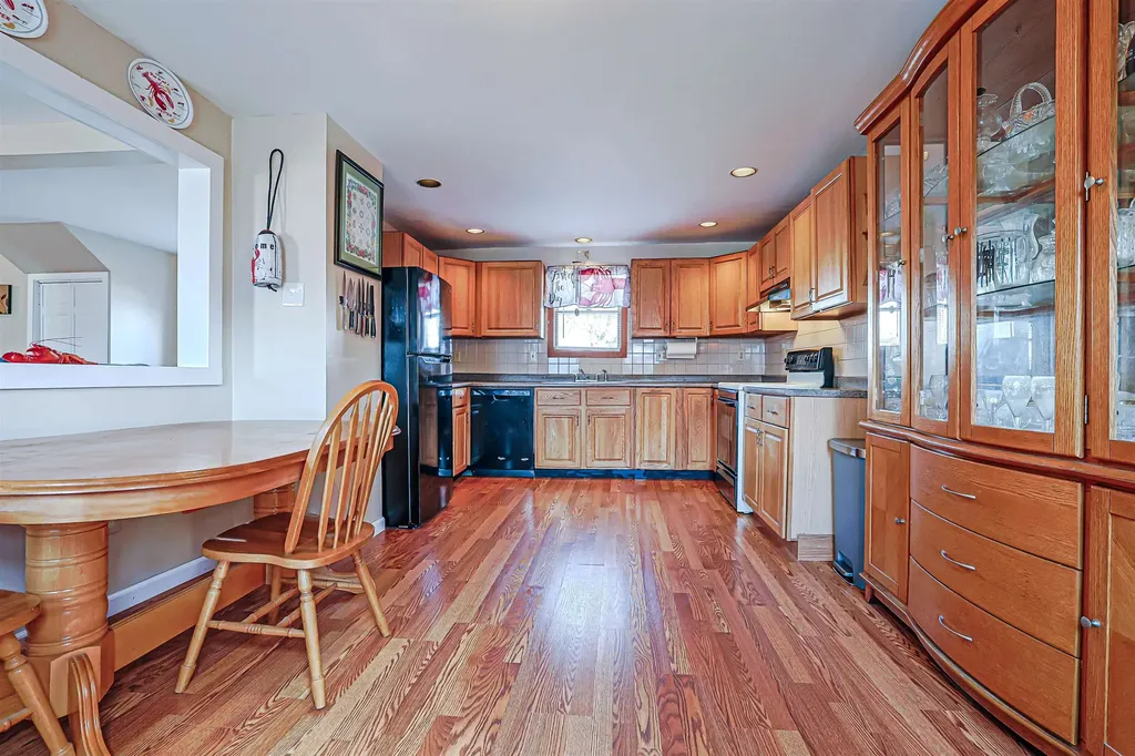 29 Hamburg Street Manchester NH 03102