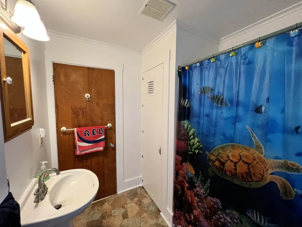 214 Main Street Alton NH 03809