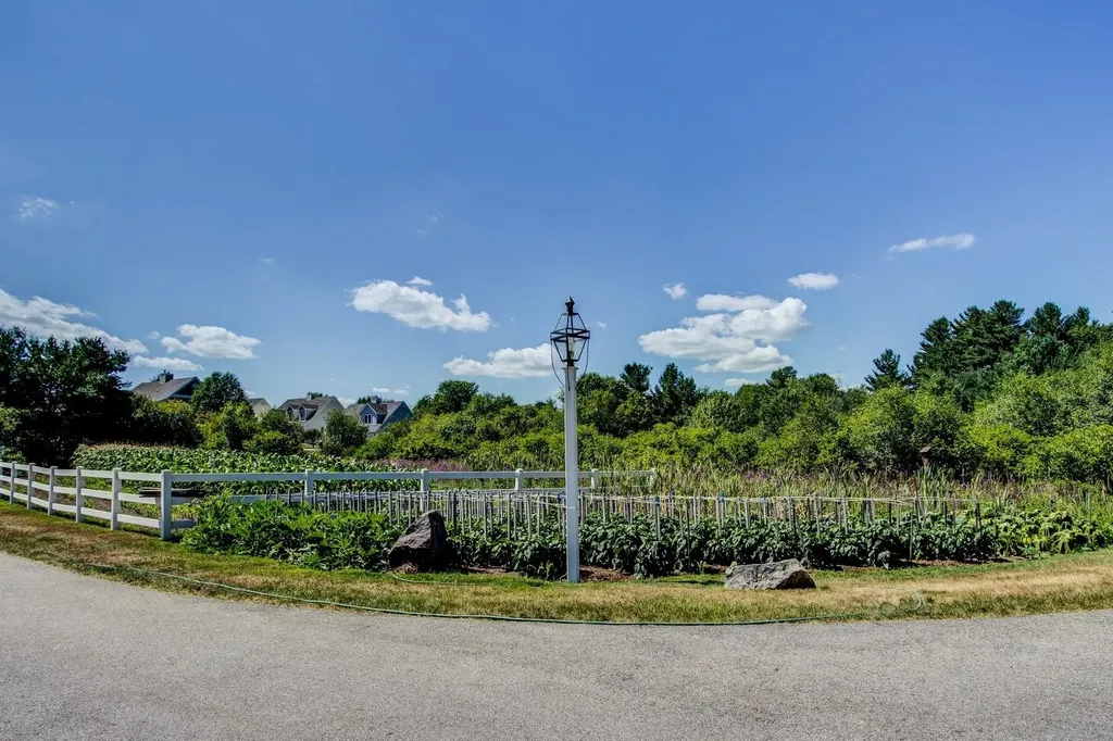 33 Hampton Meadows Hampton NH 03842