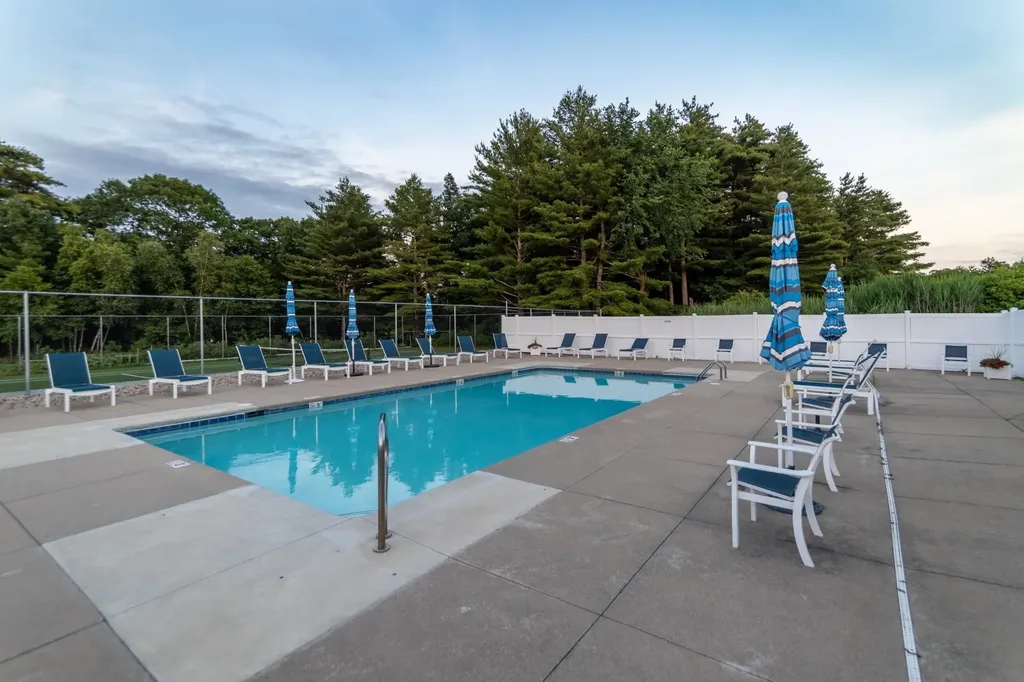 33 Hampton Meadows Hampton NH 03842