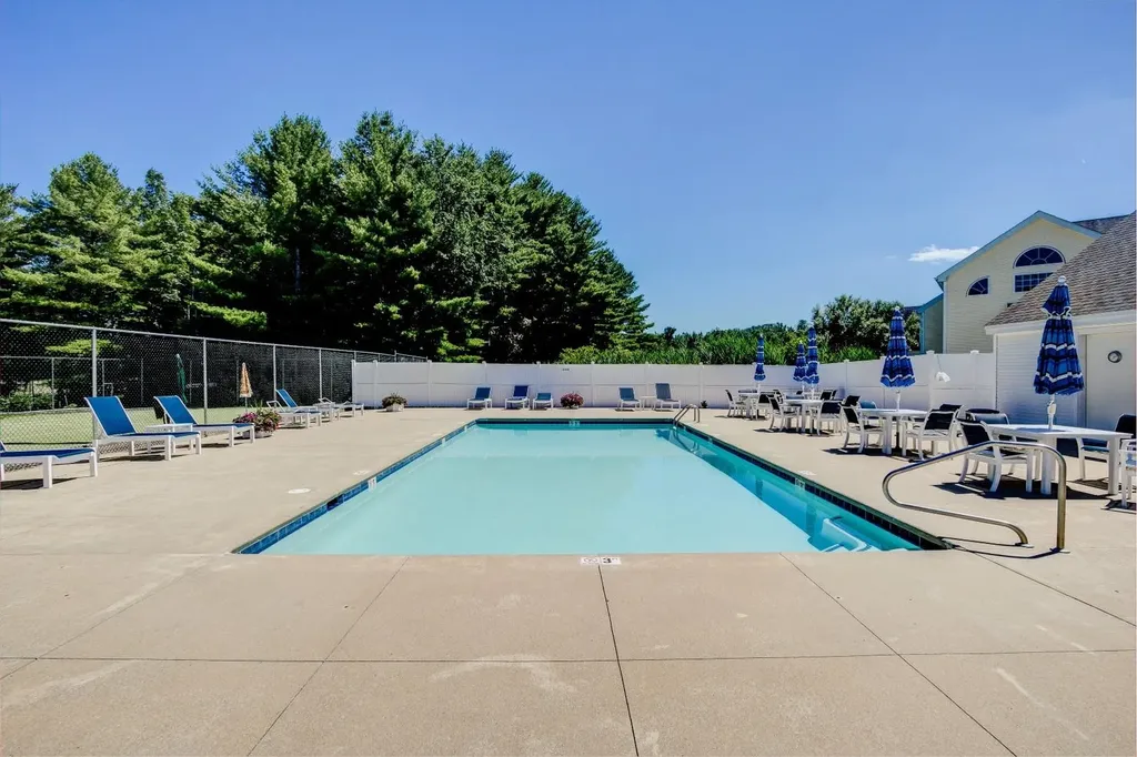 33 Hampton Meadows Hampton NH 03842