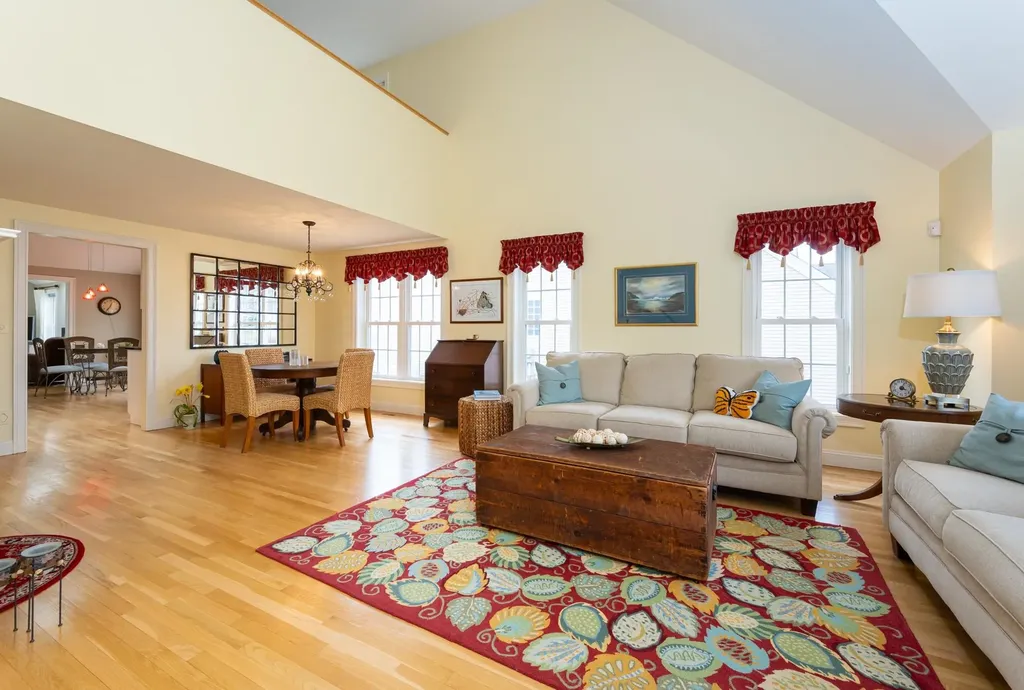 33 Hampton Meadows Hampton NH 03842