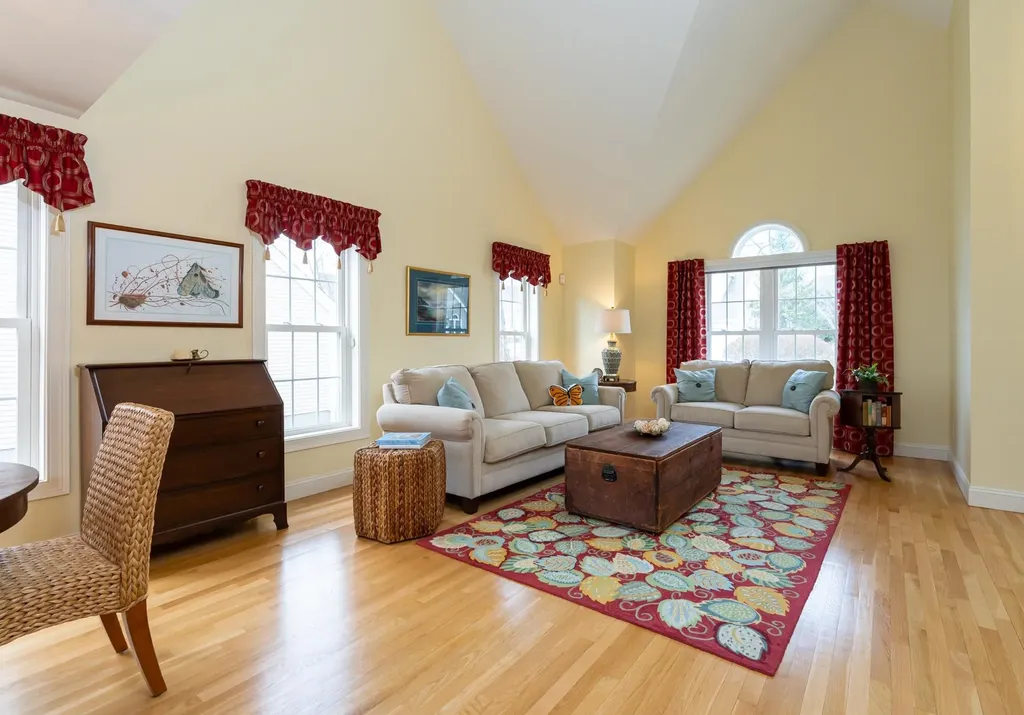 33 Hampton Meadows Hampton NH 03842