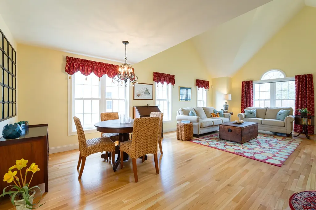 33 Hampton Meadows Hampton NH 03842