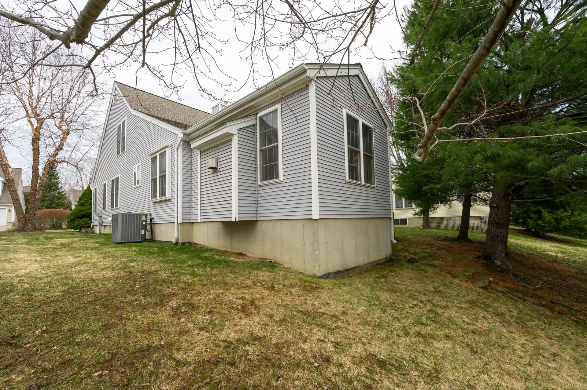33 Hampton Meadows Hampton NH 03842