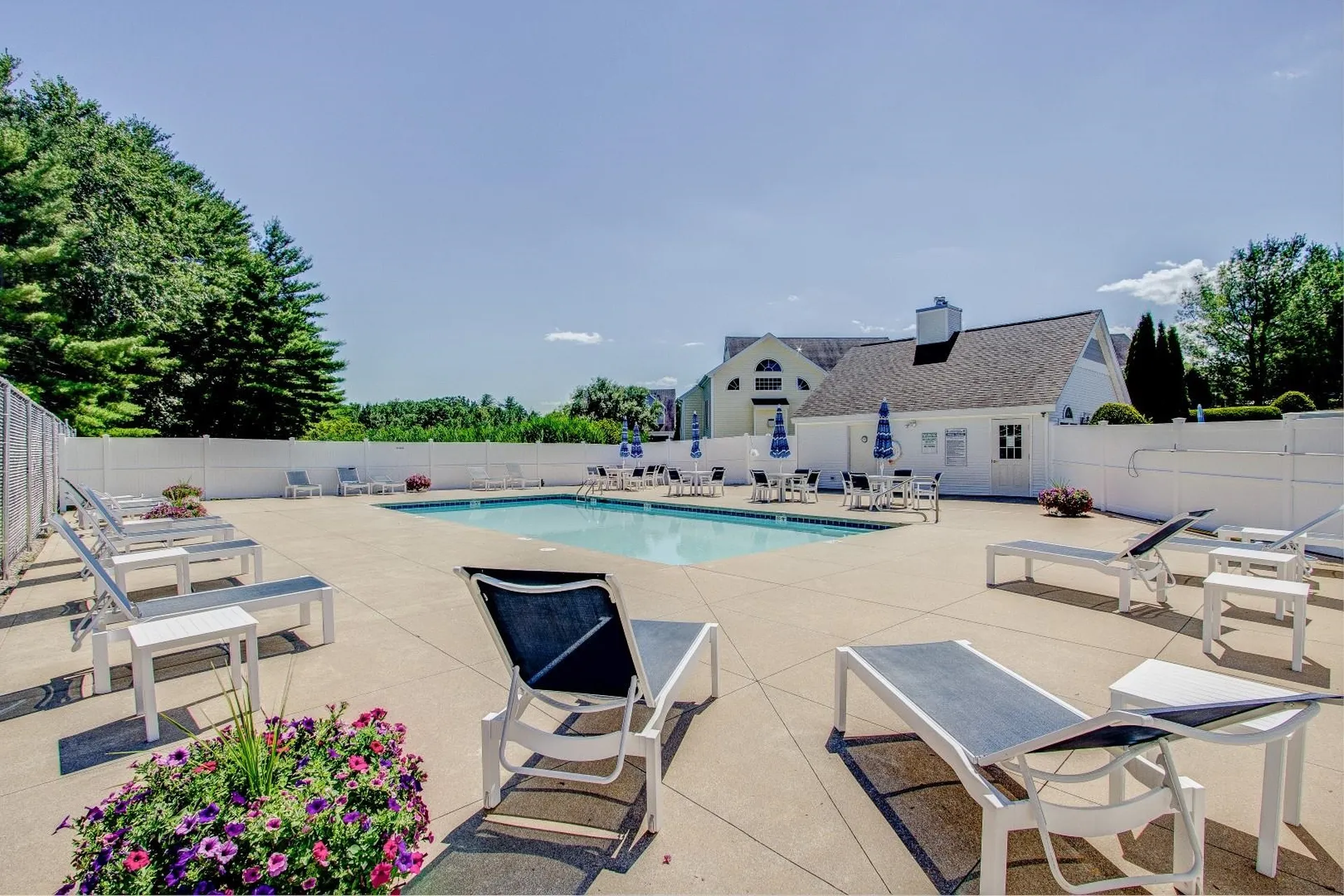 33 Hampton Meadows Hampton NH 03842