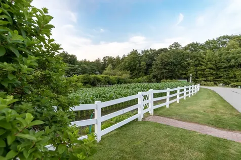 33 Hampton Meadows Hampton NH 03842