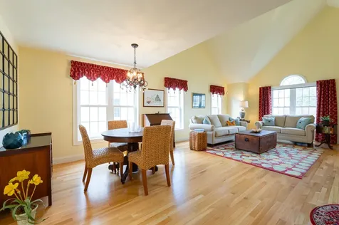 33 Hampton Meadows Hampton NH 03842